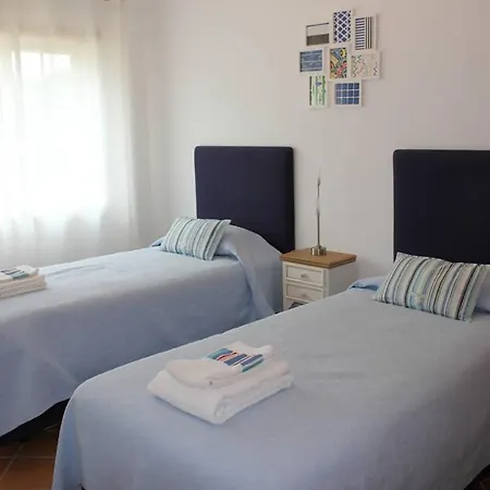 Elvira Apartments With Pool Suite Hotel de apartamente