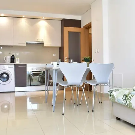 Hotel de apartamente Elvira Apartments With Pool Suite